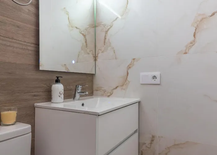 Atico Luminoso Centrico Con Terraza Privada * Арона